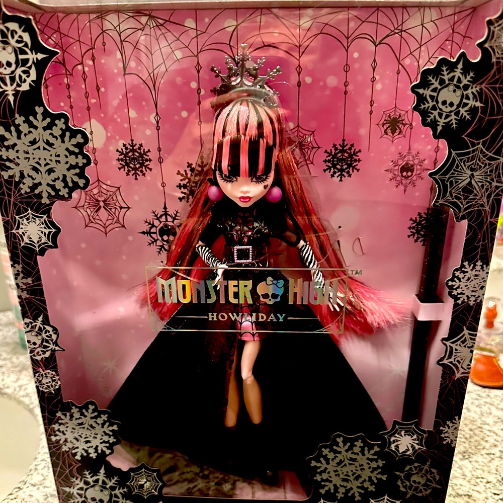 NIB: Monster High Draculaura Howliday
Winter Edition Fashion Girl doll New JPN